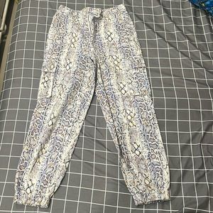 FOREVER 21 Snake print cargo joggers. Size M. Soft Material.